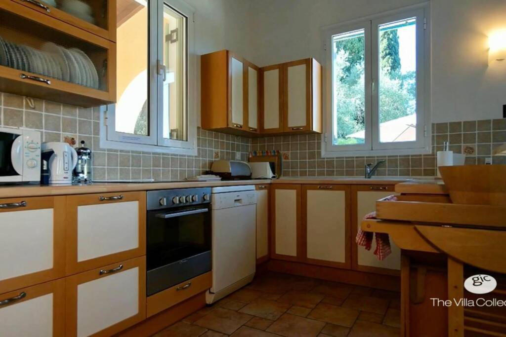 Gastouri Villa Pascalia With Heated Pool In October And Views Achilleion Екстер'єр фото